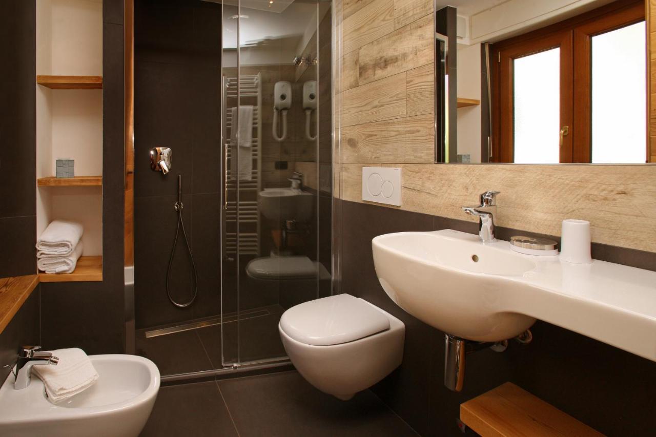 Hotel Biancaneve Oulx エクステリア 写真