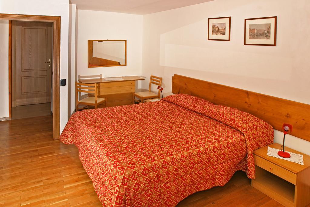 Hotel Biancaneve Oulx 部屋 写真
