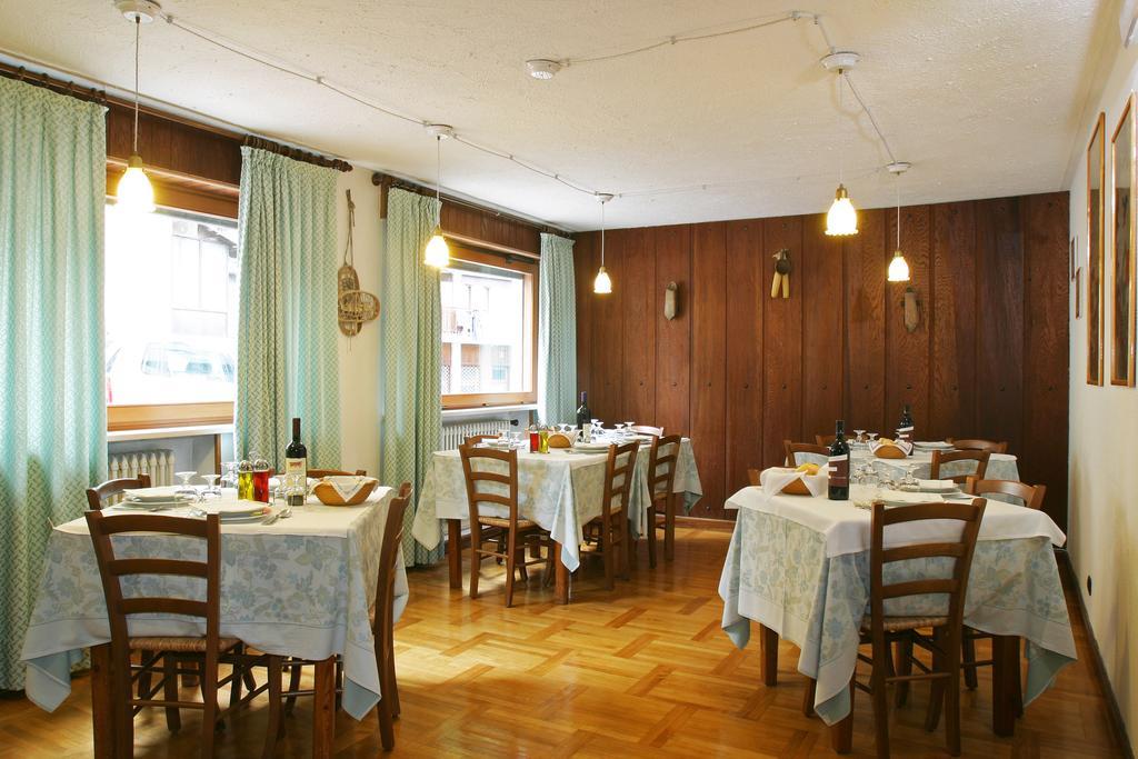 Hotel Biancaneve Oulx エクステリア 写真